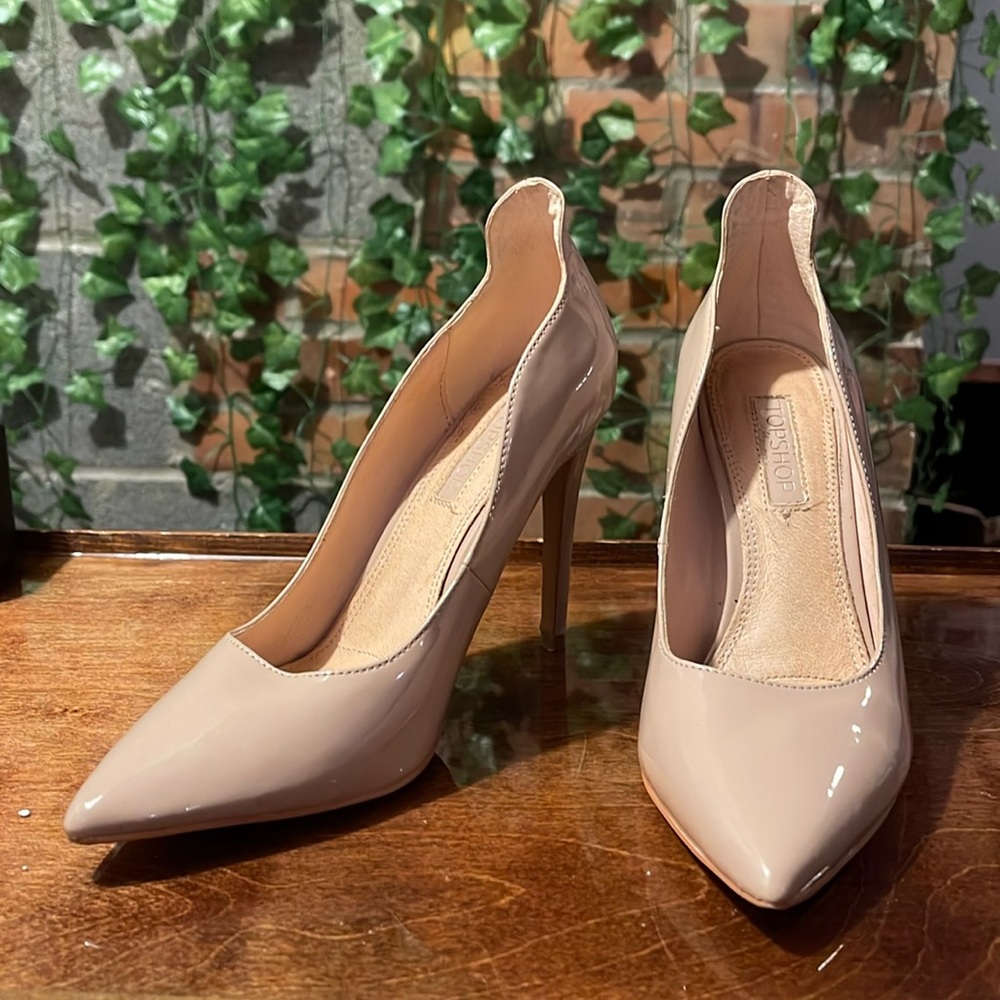 Beige heels